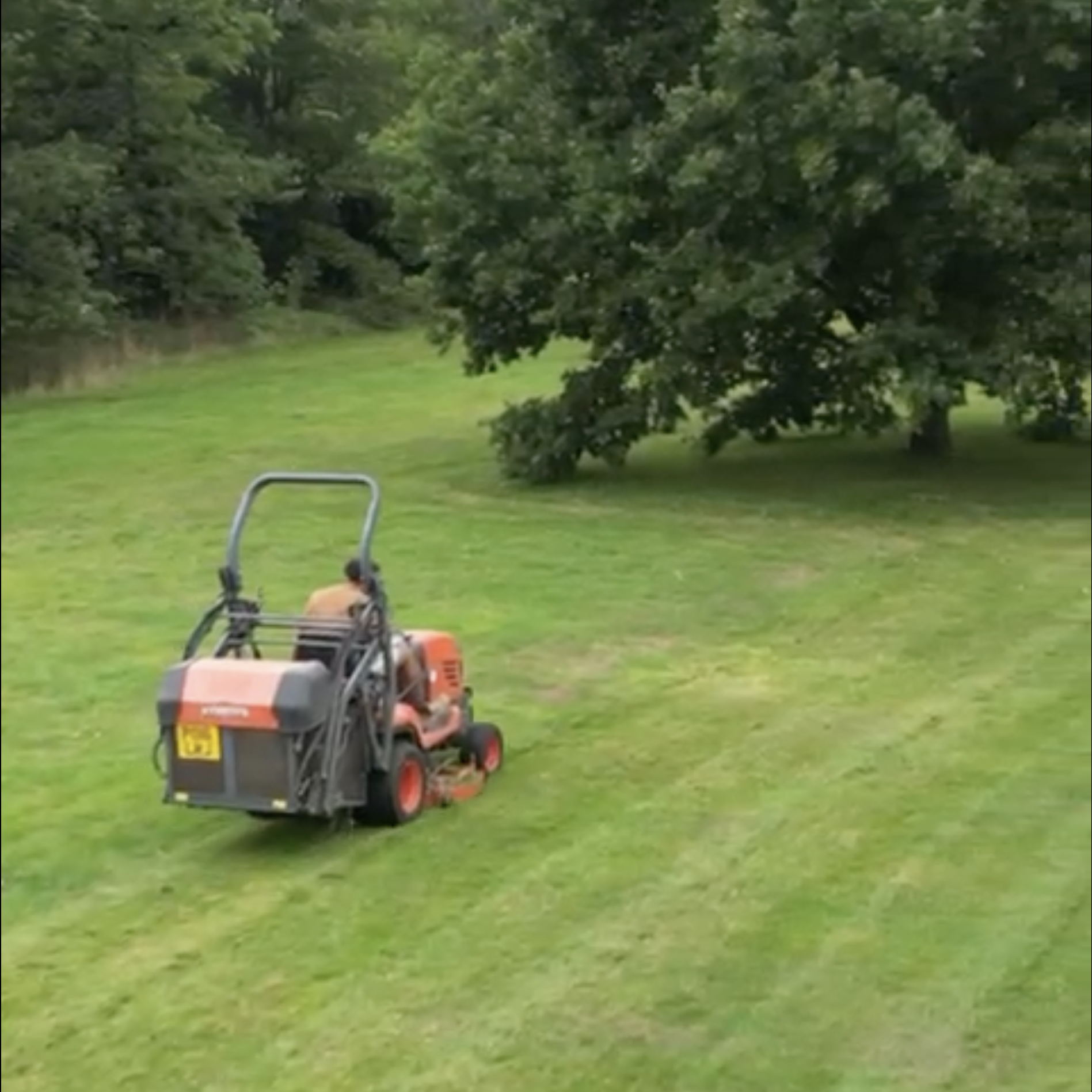 sit in lawn mowing large lawns