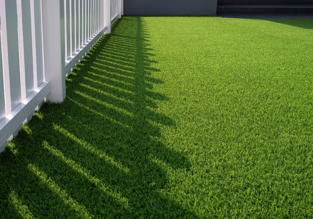 Finished polyethylene fake artificial grass lawn